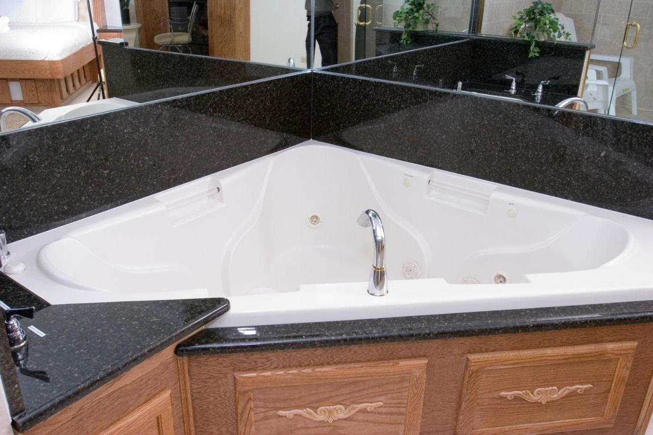 Sybaris Pool Suites Downers Grove - Adults Only Εξωτερικό φωτογραφία